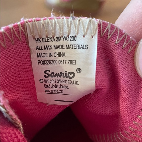 Hello Kitty quilted high-top sneakers in gold with pink laces. Size 3 - Picture 10 of 11